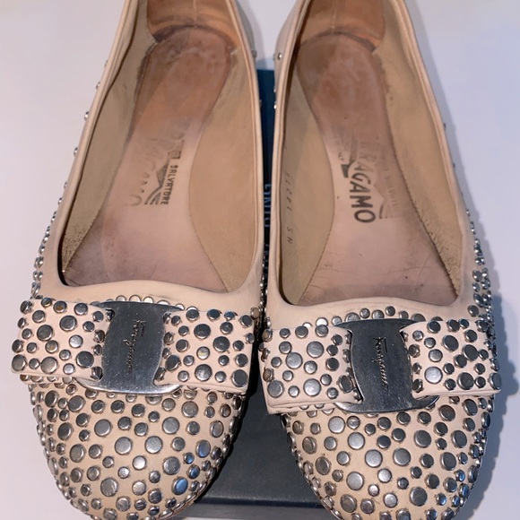 Salvatore Ferragamo flats - nude with silver detailing - Picture 2 of 4